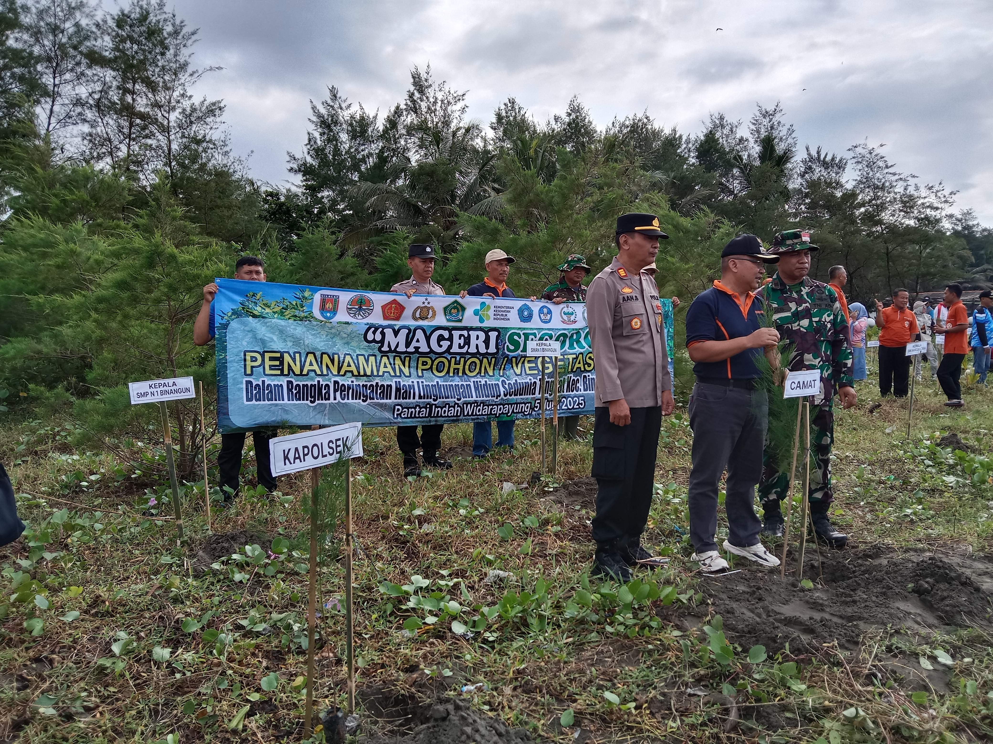 Apel Bersama dilanjutkan Penanaman Vegetasi Pantai dalam rangka Hari  Lingkungan Hidup Tahun 2025