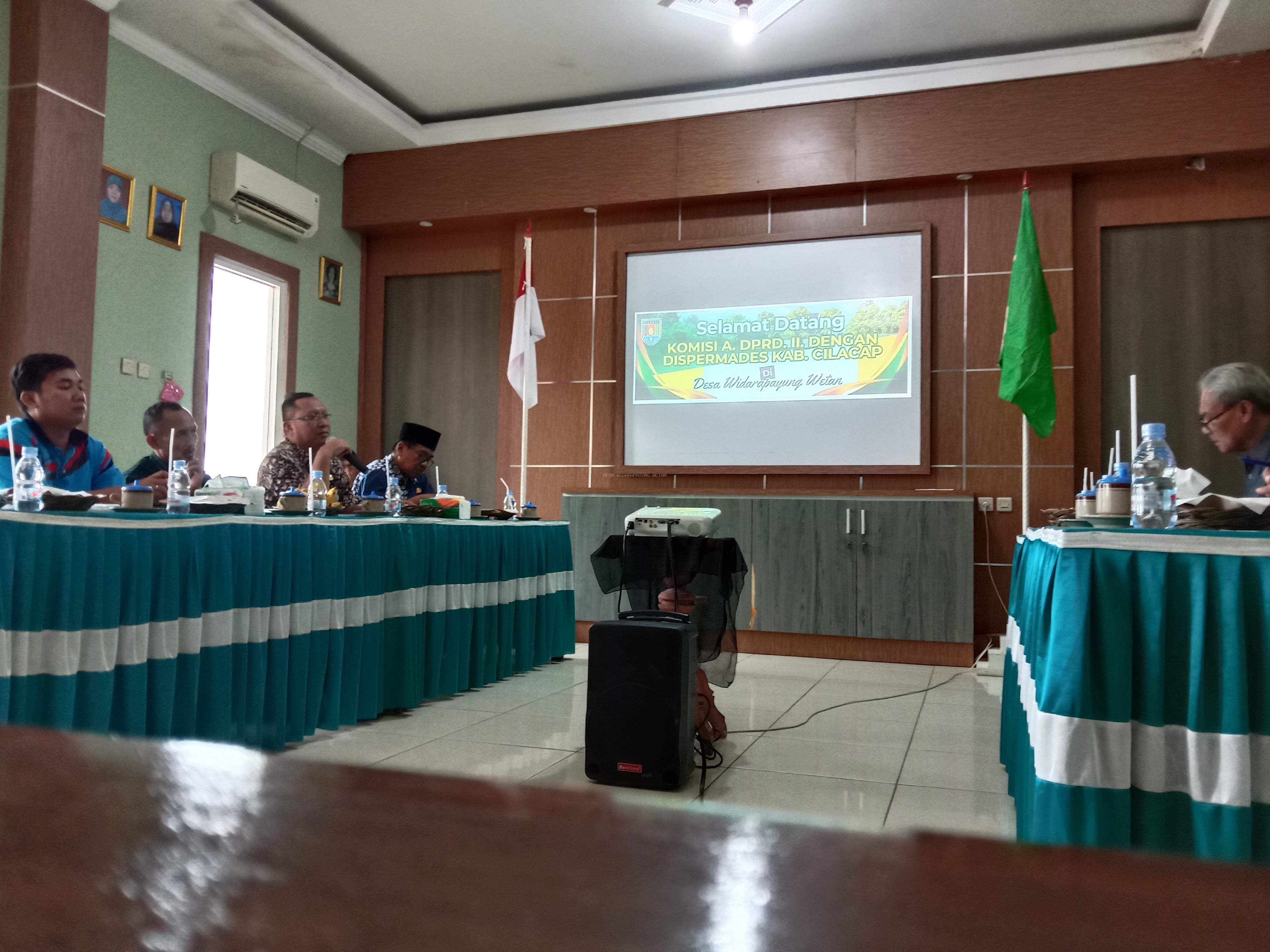 Peninjauan Kerja Komisi A dengan DISPERMADES Kabupaten   Cilacap tentang Pengelolaan Pasar Desa